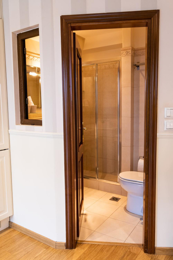 Bathroom 2, F & B Collection - Rotunda & Kamara View, Central Macedonia