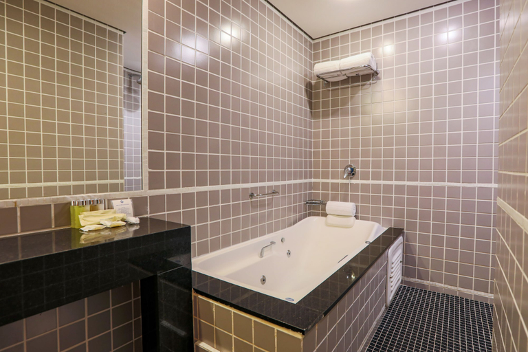 Bathroom 5, Pestana Curitiba, Curitiba