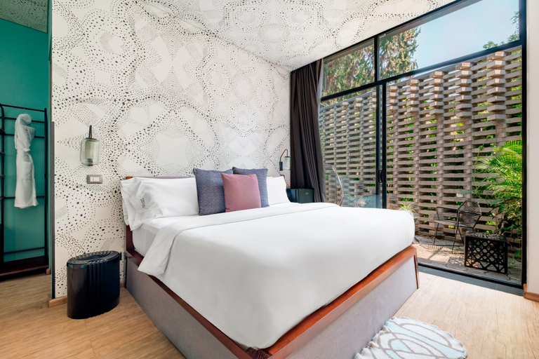 Bedroom 4, Pug Seal Polanco Allan Poe, Mexico City