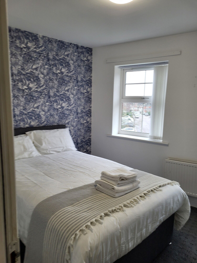 Bedroom 1, Impeccable 4-bed House in Leicester, Leicester