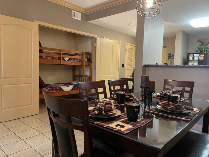 Food & Drinks, A Bear's Hibernation, Sevier