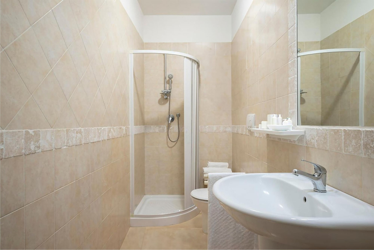 Bathroom 4, Hotel Messner, Venezia