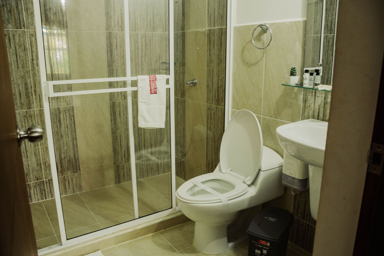 Bathroom 3, Amaranthus Hotel, Puerto Triunfo