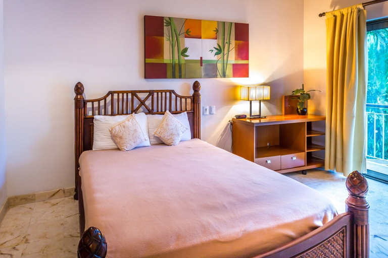 Room 5, Paseo Del Sol Coral B 206 3 Bedroom Condo by RedAwning, Cozumel
