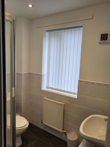 Bathroom 2, Impeccable 4-bed House in Leicester, Leicester