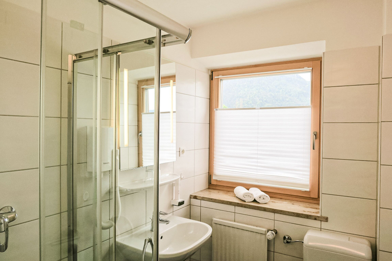 Bathroom 3, Hotel Vötterl, Salzburg Umgebung