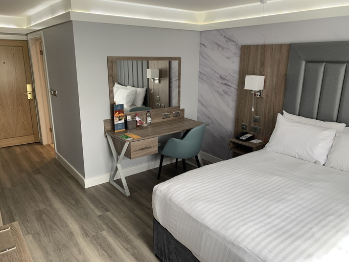 Bedroom 3, Best Western Premier Heronston Hotel & Spa, Bridgend