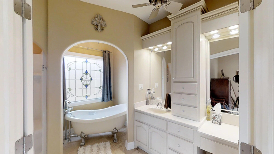 Bathroom 3, Enchanted Primrose, Sevier