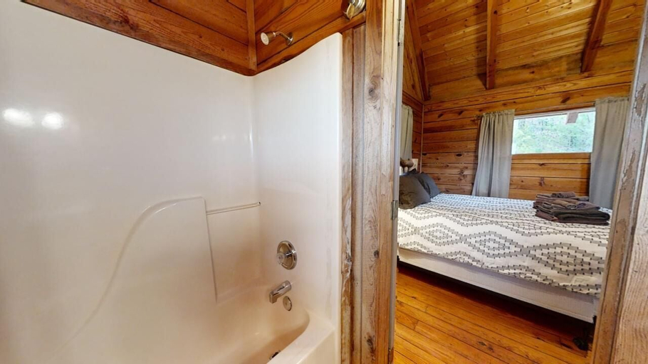 Bedroom 2, Pop's Perch, Blount