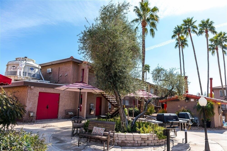 Exterior 5, 220 Fully Furnished with WiFi by RedAwning, Maricopa