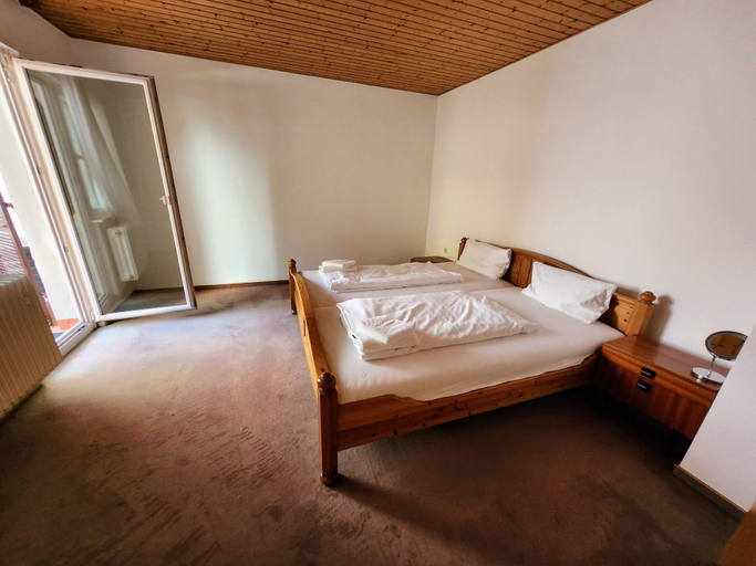Bedroom 4, Entire House for Fitters and Craftsmen, Baden-Baden