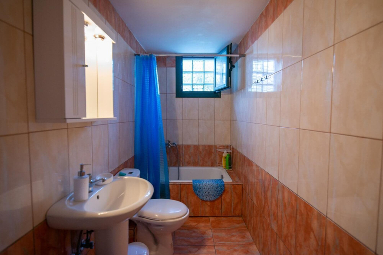 Bathroom 5, Peroulakis Traditional House, Crete