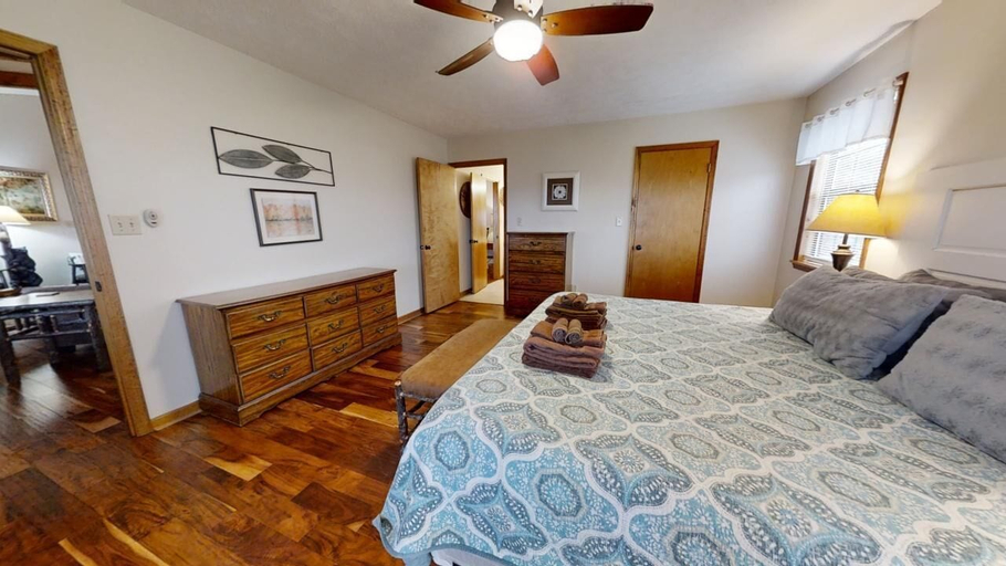Bedroom 2, Little Little, Sevier