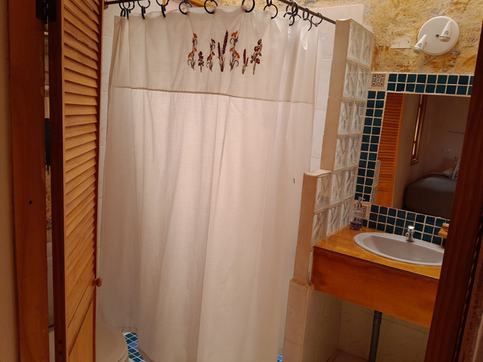 Bathroom 5, Hotel-Camping Takha Takha, El Loa