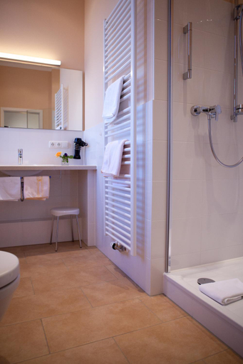 Bathroom 3, Hotel Grunwald, München