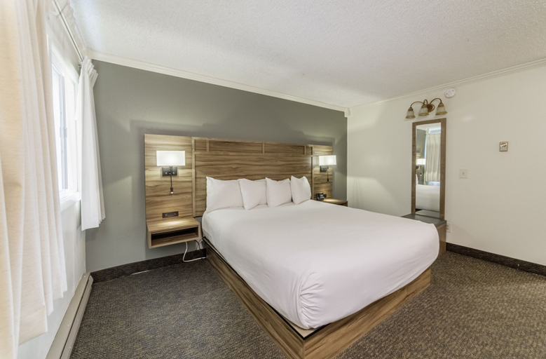 Bedroom 2, Alpenhof Lodge, Mono