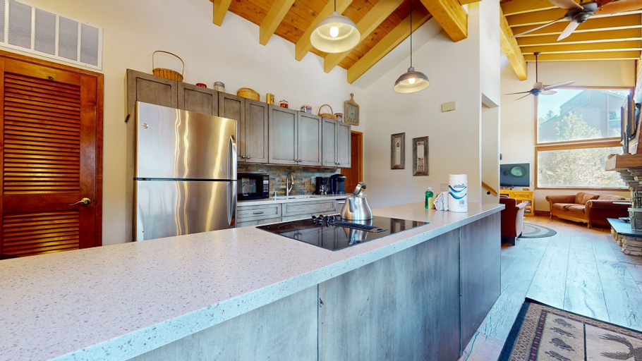 Private kitchen 3, Rainbow Villas 1 Charming Boutique complex, Dual Master Suites, Forest Mountain Views by RedAwning, Mono
