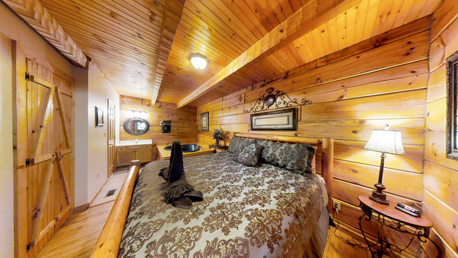 Bedroom 2, Cabin Fever, Sevier