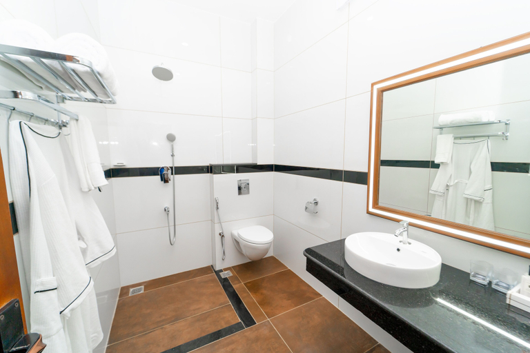 Bathroom 3, Skylar Seaview Beach Resort and Spa, Thiruvananthapuram