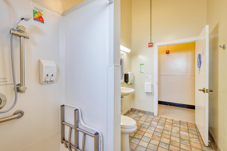 Bathroom 2, HI San Francisco Fisherman's Wharf Hostel, San Francisco