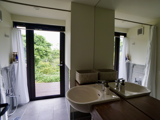 Bathroom 5, Sannin Resort, Motobu