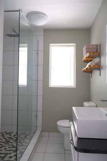 Bathroom 4, Laurel Cottage Self-catering Suites, Cape Winelands