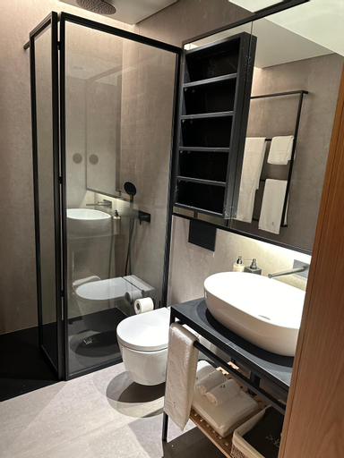 Bathroom 10