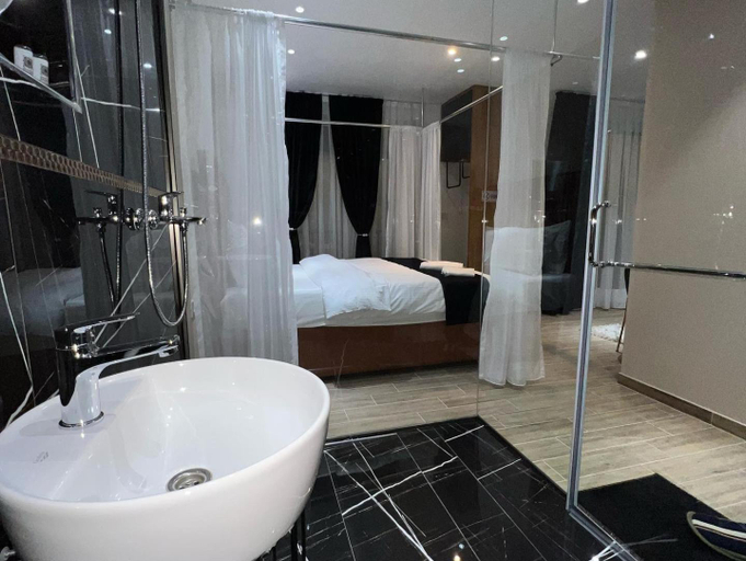 Others 4, Comfort Hotel