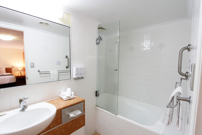 Bathroom 4, Windmill Motel and Events Centre, Mackay - Pt A