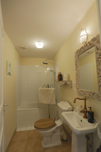 Bathroom 5, Moulin Bleu de Vézère, Corrèze