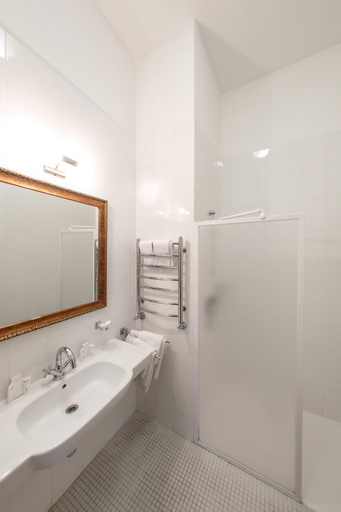 Bathroom 3, George Hotel, L'vivs'ka