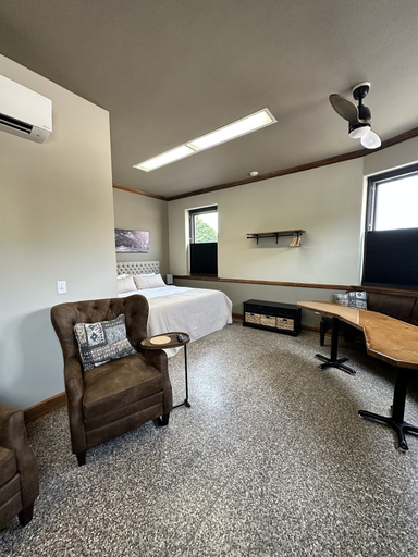 Others 5, The Lodge Luxury Suites, Houghton