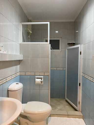 Bathroom 5, Panglao Regents Park Resort, Panglao
