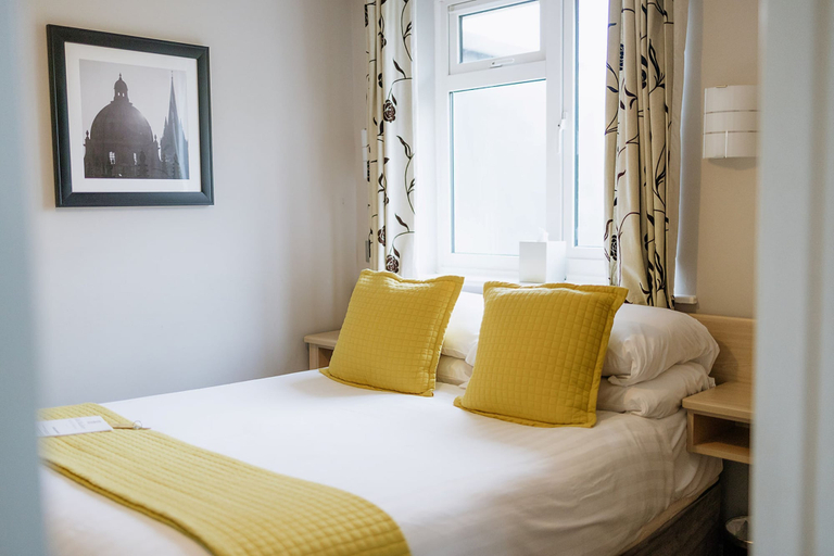 Bedroom 2, Red Mullions Guest House, Oxfordshire