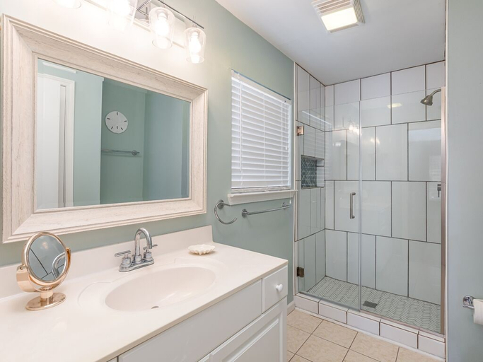 Bathroom 4, The Flying Pigs Cottage by Tybee Vacation Rentals, Chatham