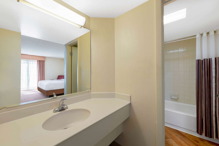Bathroom 5, La Quinta East Deerfield Beach - Boca Raton, Broward