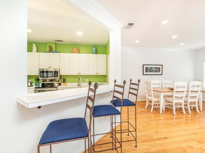 Food & Drinks, The Cool Coconut by Tybee Vacation Rentals, Chatham