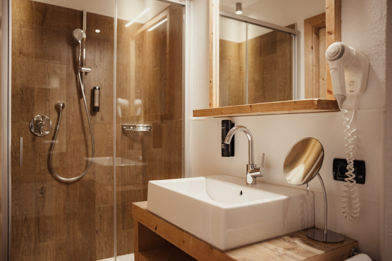 Bathroom 5, Diana Dolomites, Bolzano