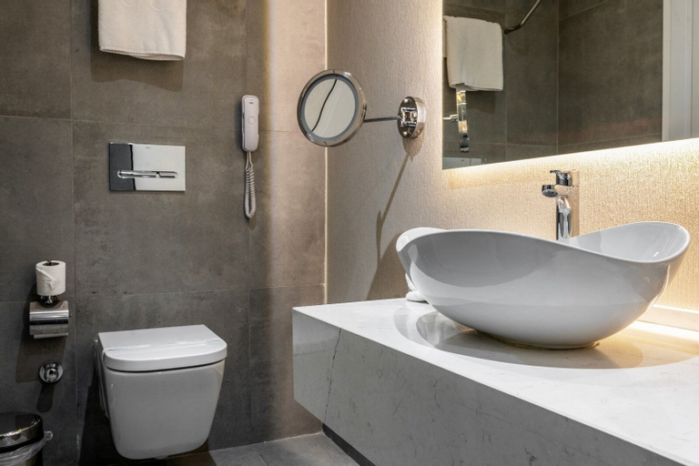 Bathroom 9