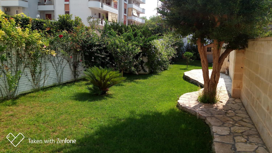 Others 4, B&B Excelsior, Lecce