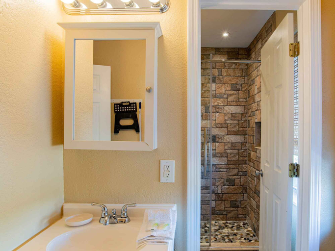 Bathroom 3, Moonlight Beach Villa by Southern Vacation Rentals, Escambia