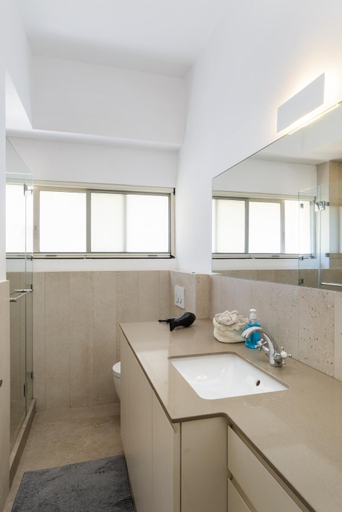 Bathroom, Adorable 2 bedrooms apt next to the beach