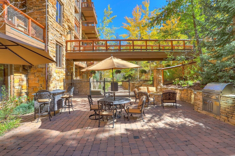 Outdoor dining, 3066 Timbers 2 Bedroom Condo by RedAwning, Summit