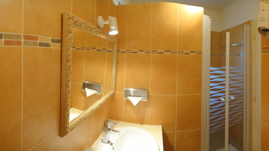 Bathroom 4, Castillon Des Baux, Bouches-du-Rhône