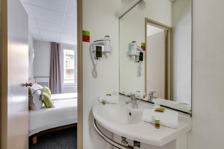 Bathroom 4, Chagnot, Nord