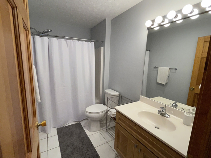 Bathroom 3, Chillaxin, Garrett