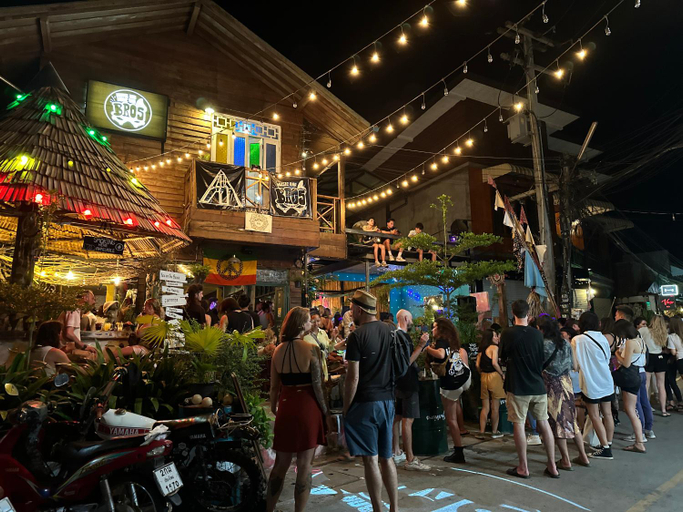 Food & Drinks, Hostel and Music Bar Bros, Pai