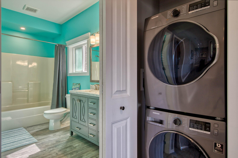 Bathroom 4, Semi-lakefront Luxury Blind Bay - Spring Specials! 2 Bedroom Cottage by RedAwning, Columbia-Shuswap