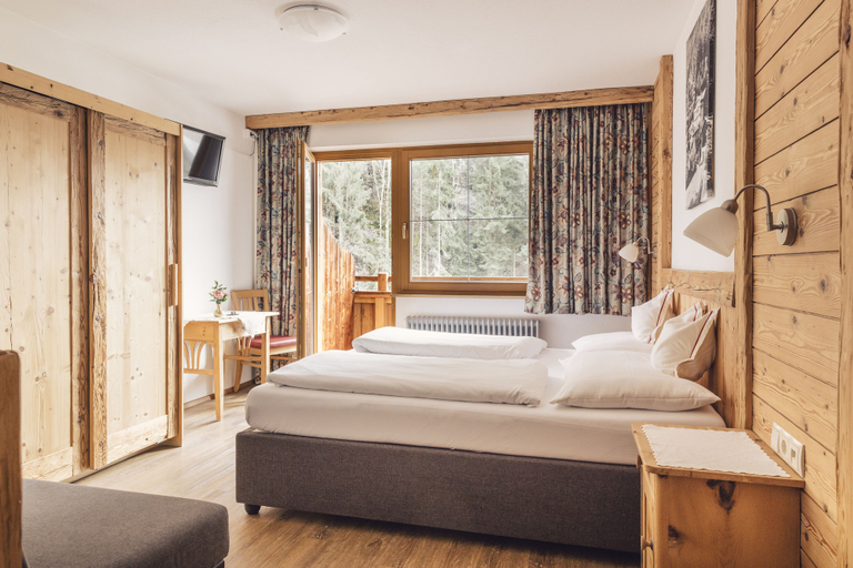 Bedroom 2, Hotel Märzenklamm Stumm im Zillertal, Schwaz