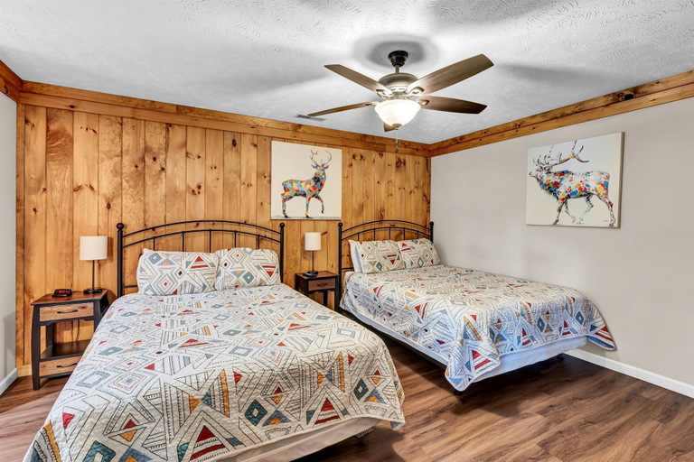 Bedroom 3, Just Poolin' Around, Sevier